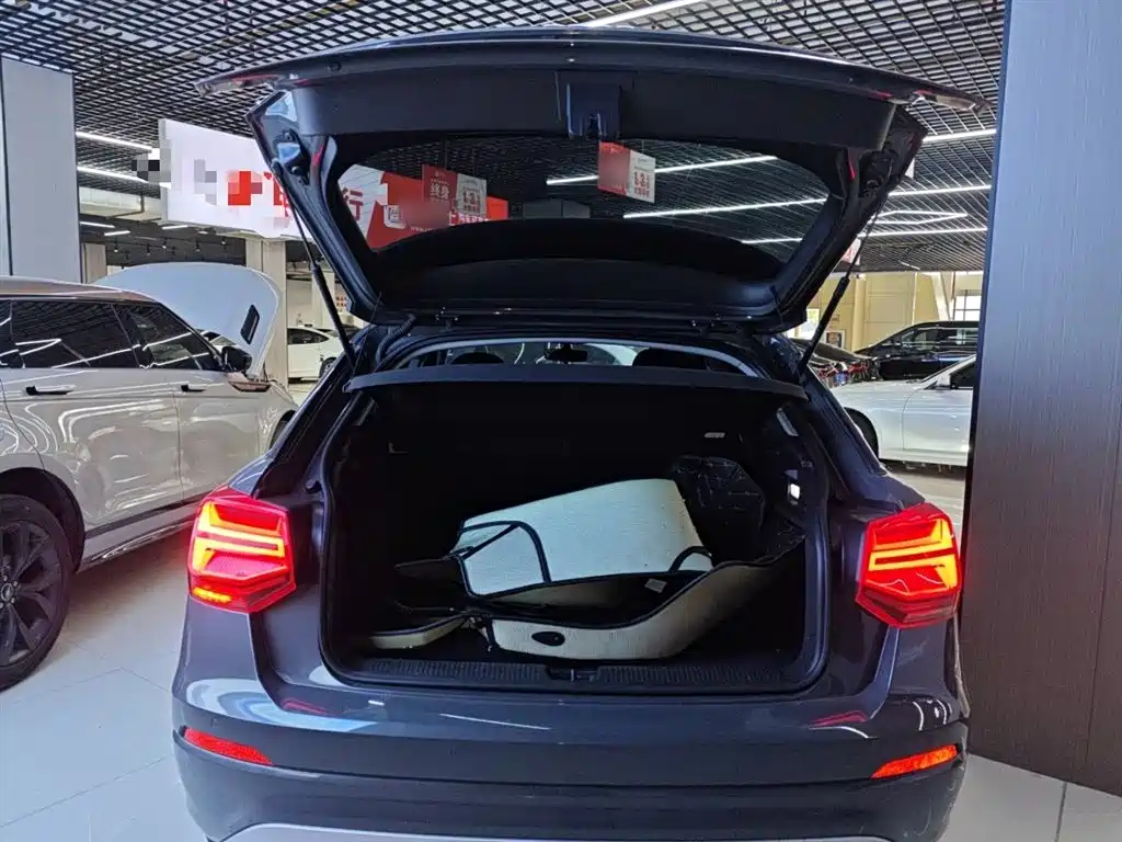 Audi Q2L 2021 — фото 19