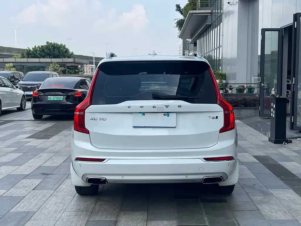 Volvo XC90 2018 — фото 26