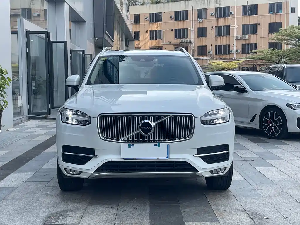 Volvo XC90 2018 — фото 25