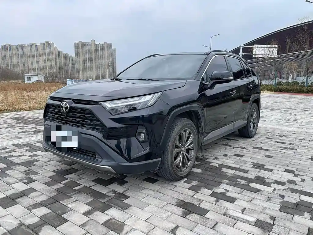 Toyota RAV4 2023 — фото 1