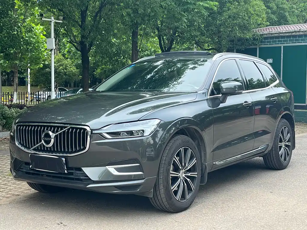 Volvo XC60 2019 — фото 1