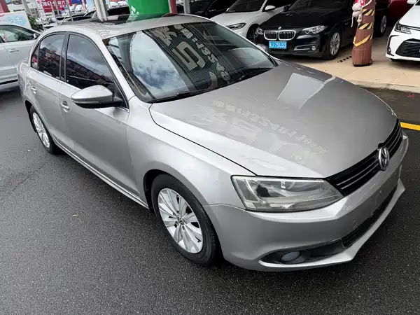 Volkswagen Sagitar 2014