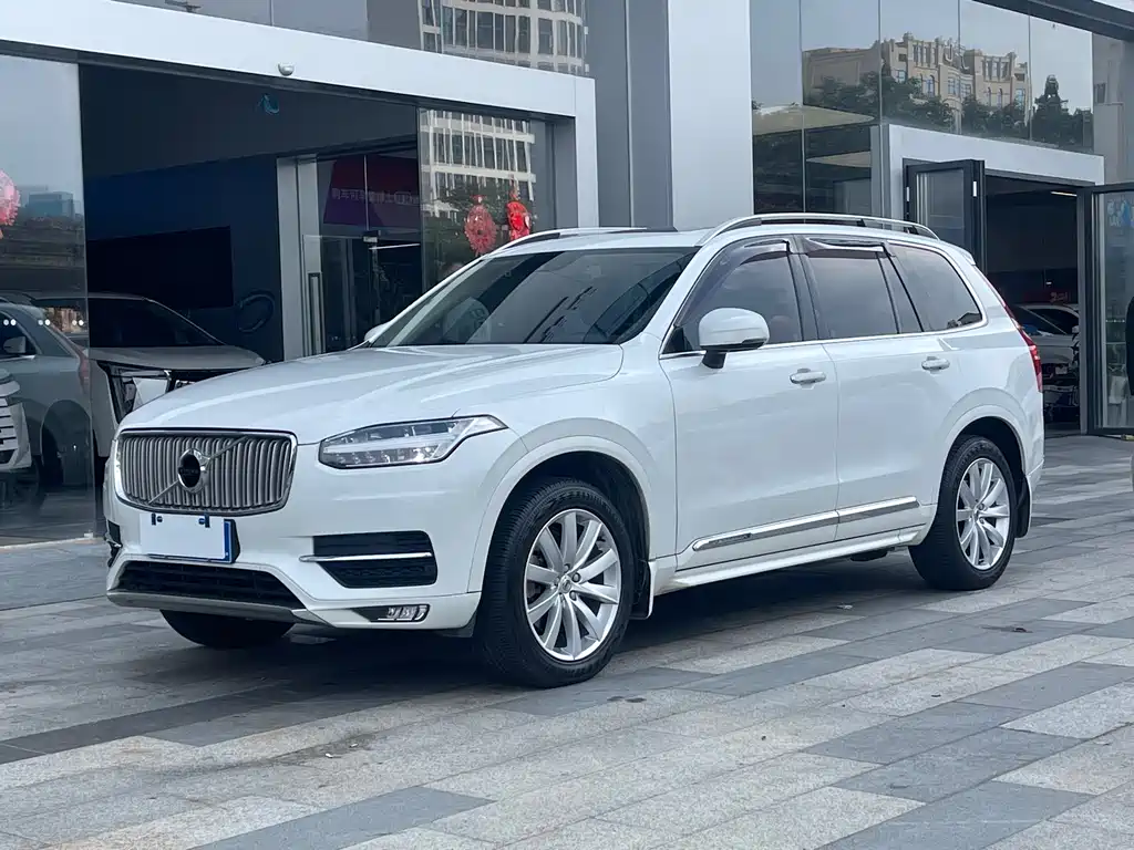 Volvo XC90 2018 — фото 24