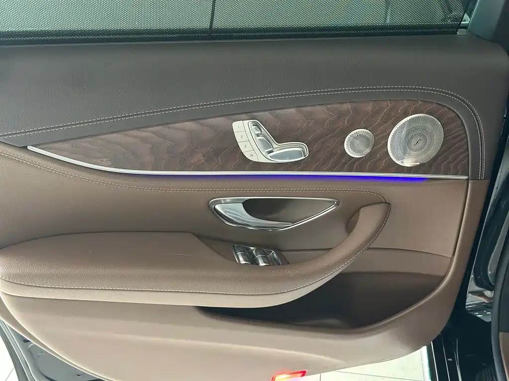 Mercedes-Benz E-Class 2023 — фото 8