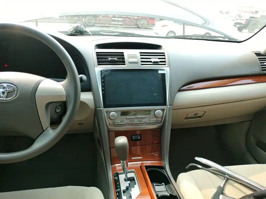 Toyota Camry 2014 — фото 10