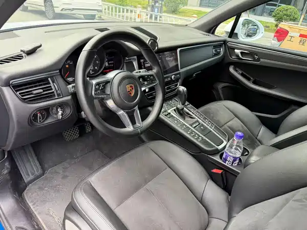 Porsche Macan 2021