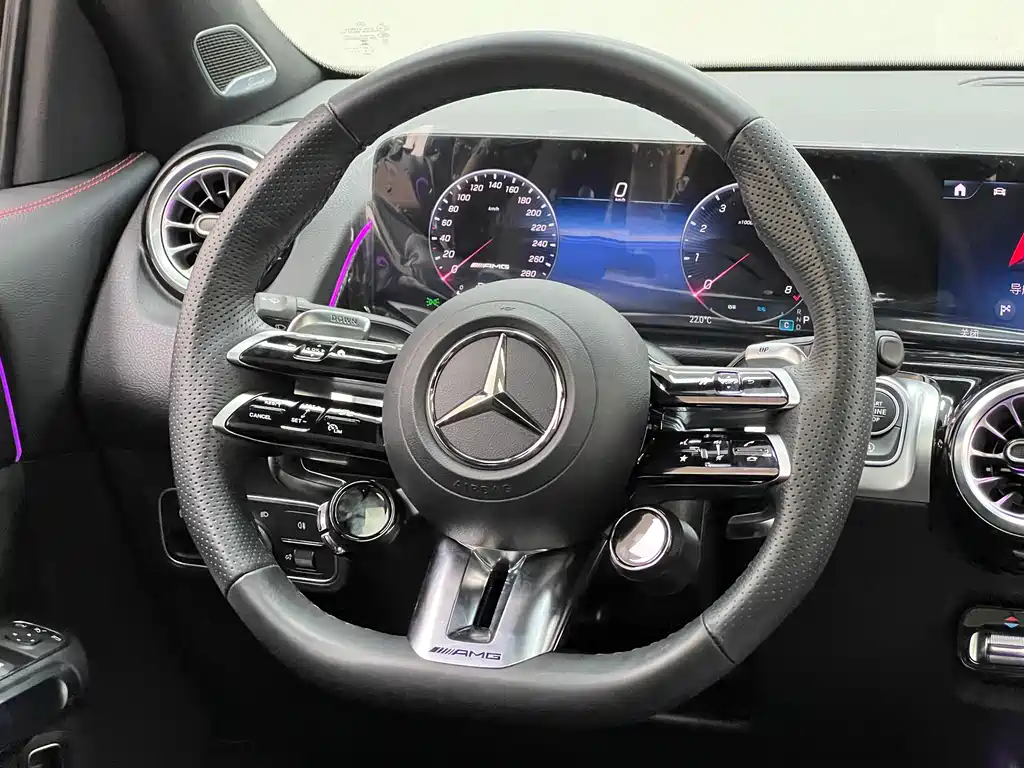 Mercedes-Benz GLB AMG 2025 — фото 14