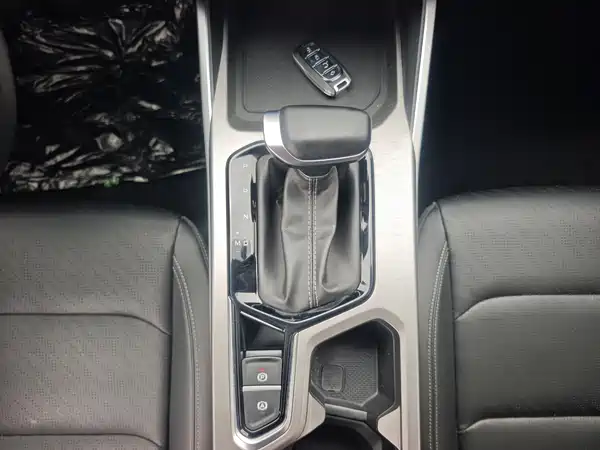 Geely Emgrand 2024