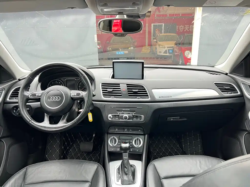 Audi Q3 2015 — фото 15