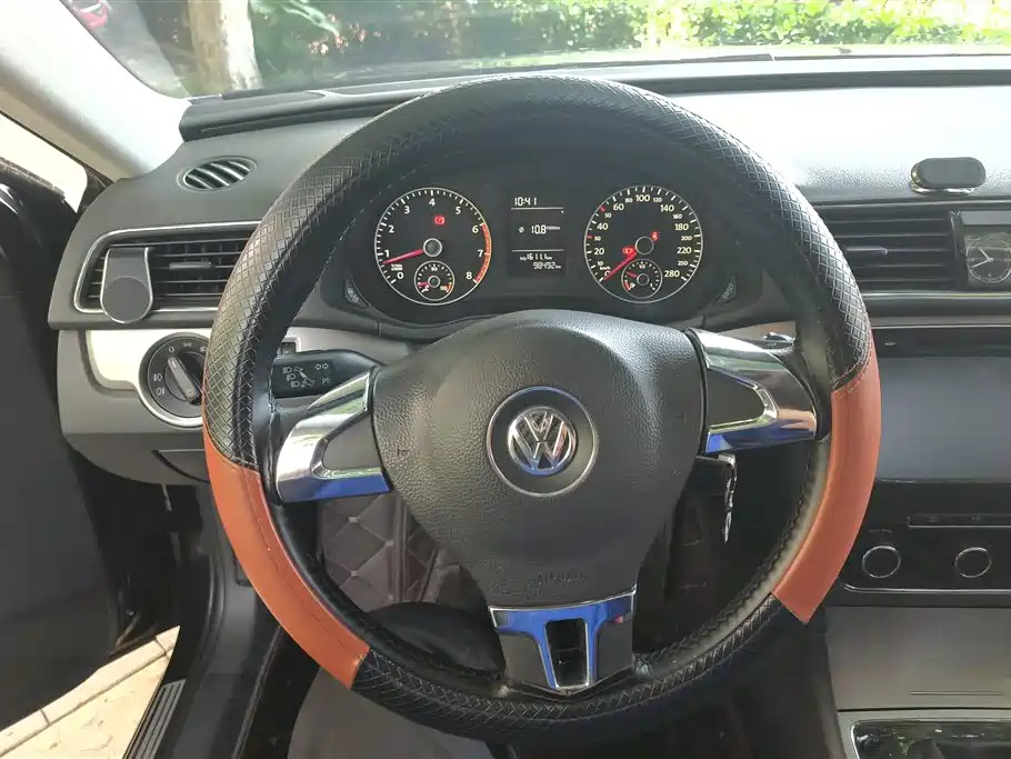 Volkswagen Passat 2014 — фото 15