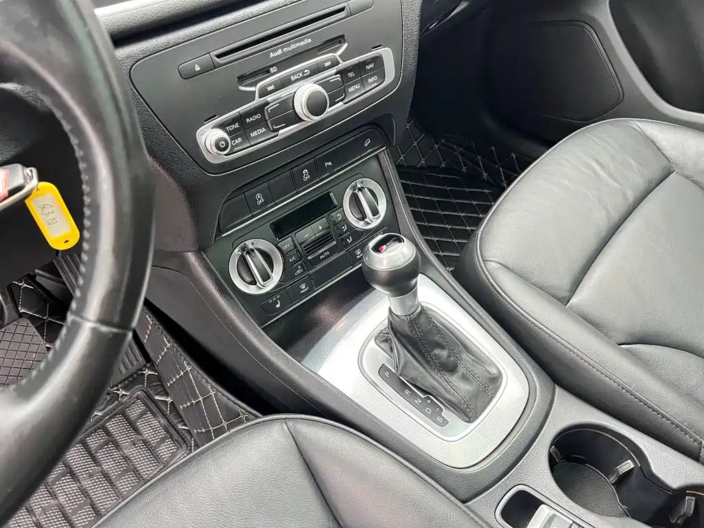Audi Q3 2015 — фото 8