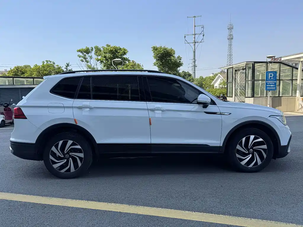 Volkswagen Tiguan L 2022 — фото 26