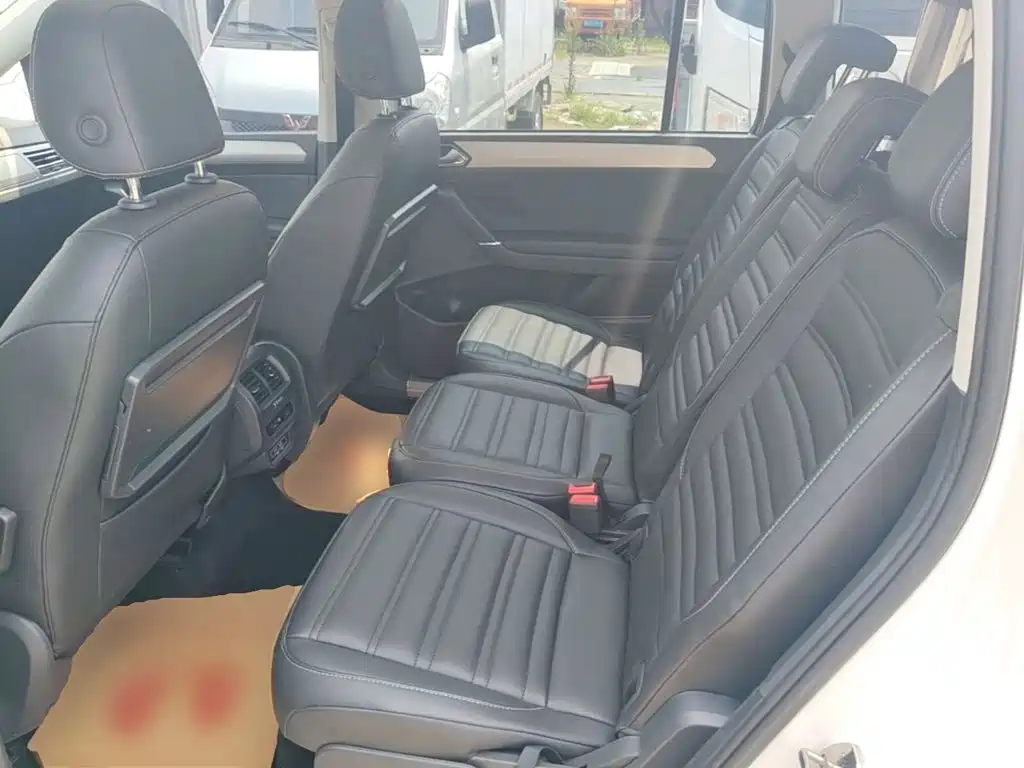 Volkswagen Touran 2018 — фото 13
