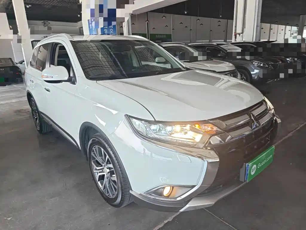 Mitsubishi Outlander 2017 — фото 4