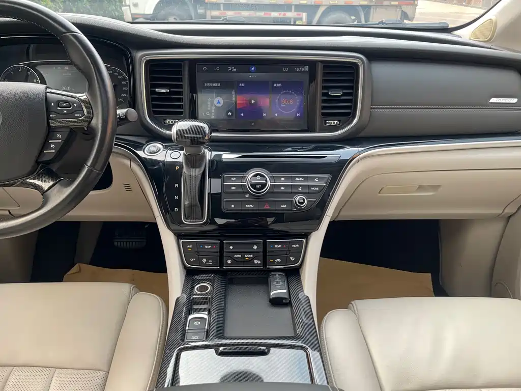 GAC Trumpchi M8 2018 — фото 17