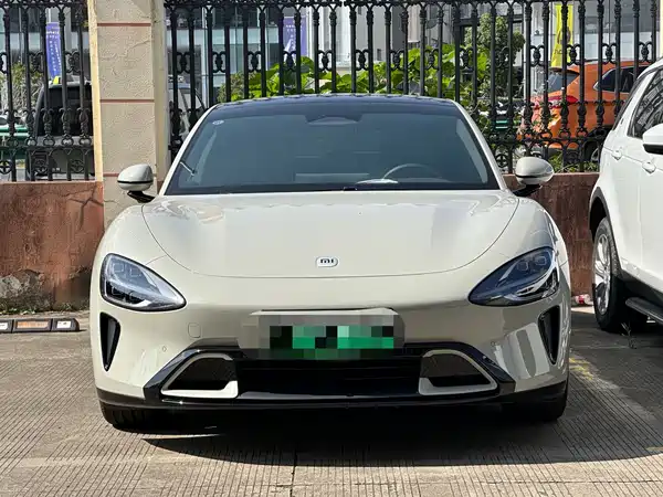 Xiaomi SU7 2024