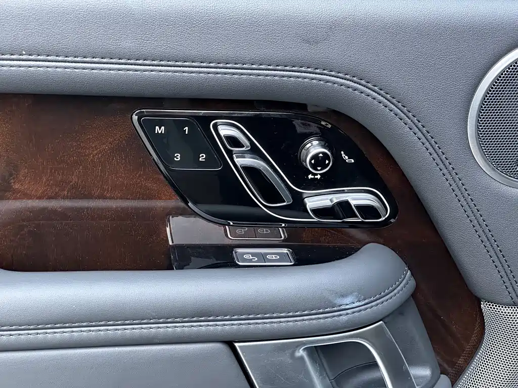 Land Rover Range Rover 2022 — фото 16
