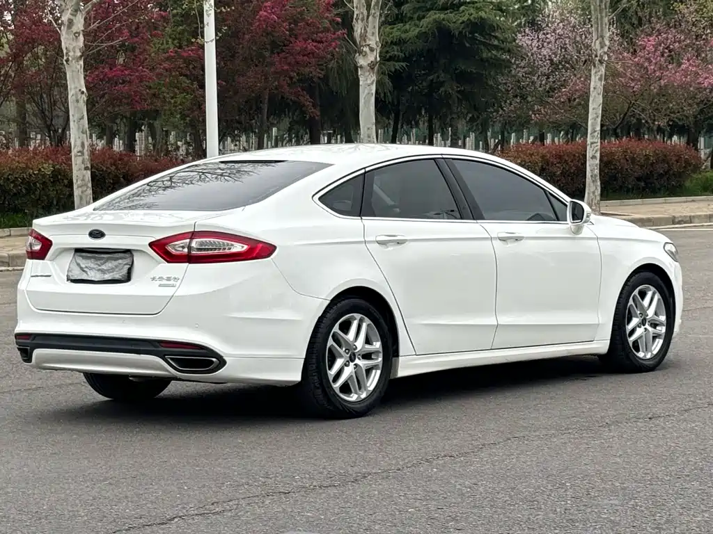 Ford Mondeo 2015 — фото 9