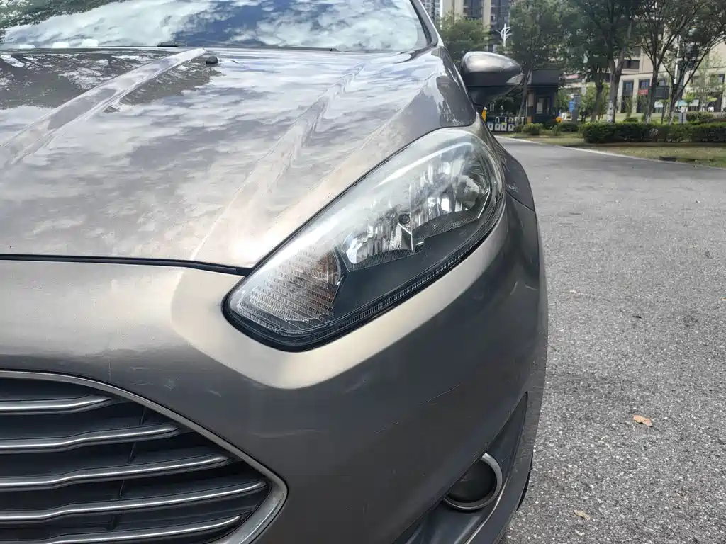 Ford Fiesta 2015 — фото 15