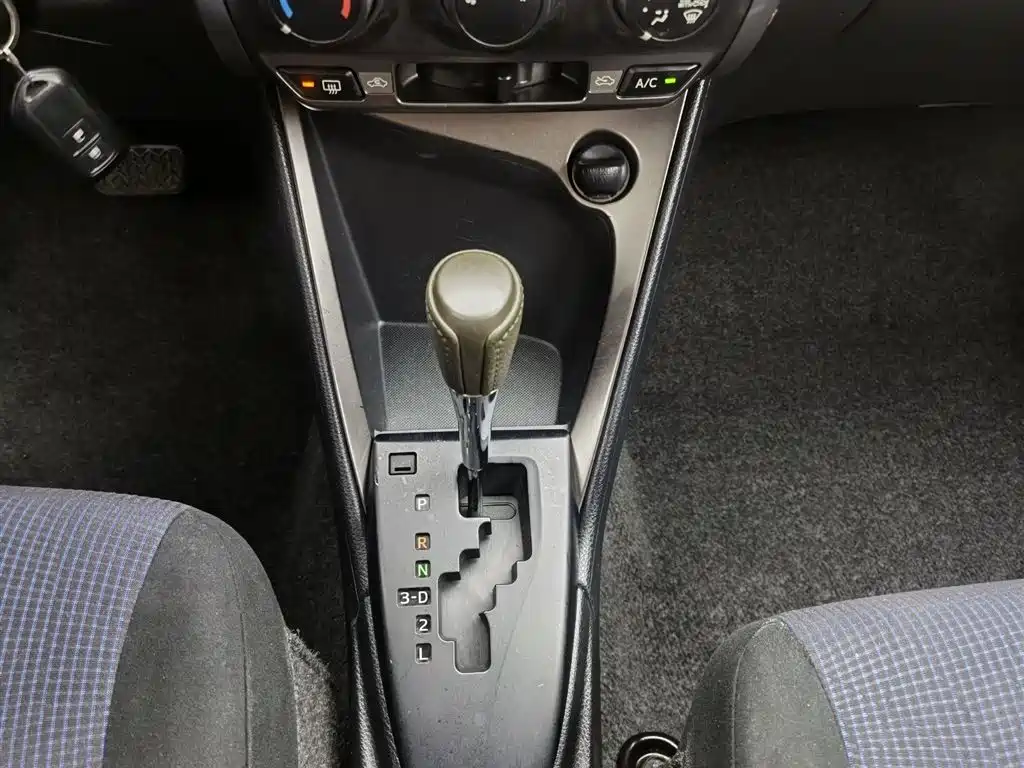 Toyota Yaris L 2015 — фото 13