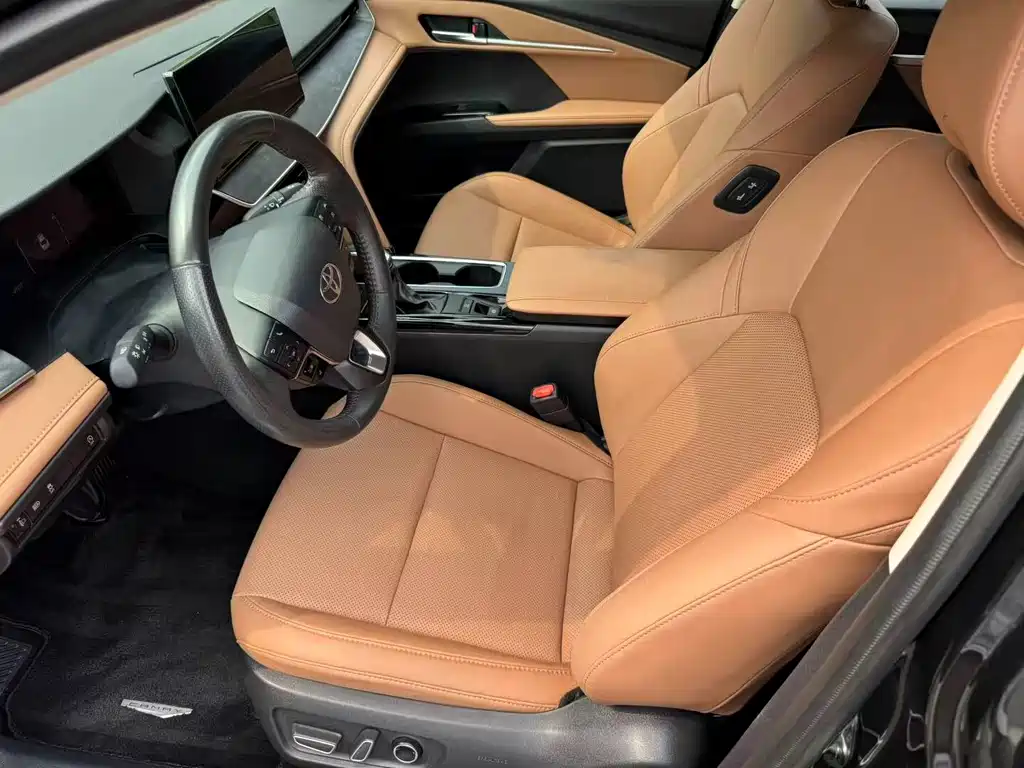 Toyota Camry 2024 — фото 10