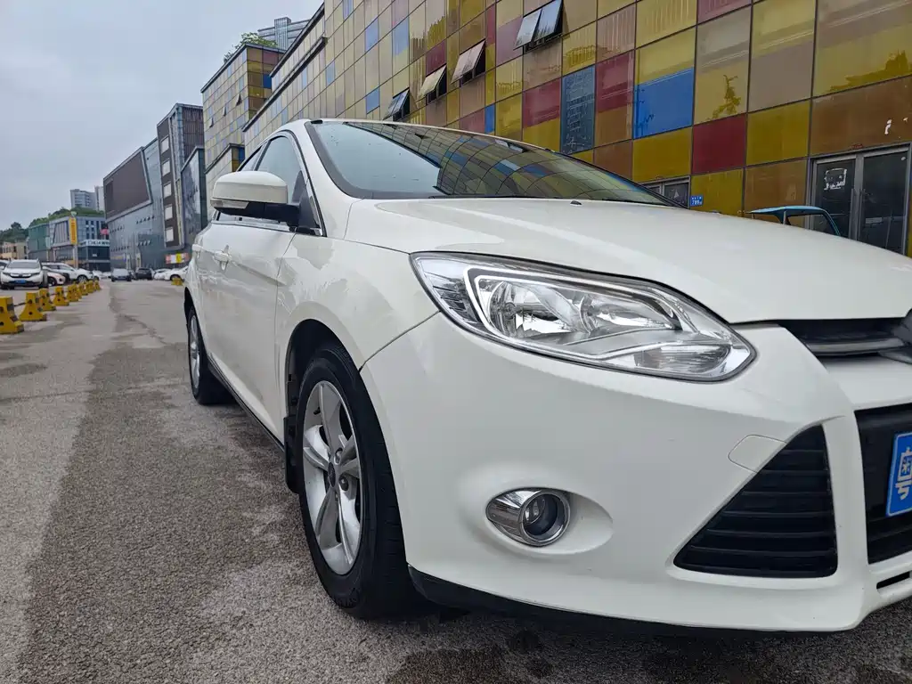 Ford Focus 2015 — фото 19