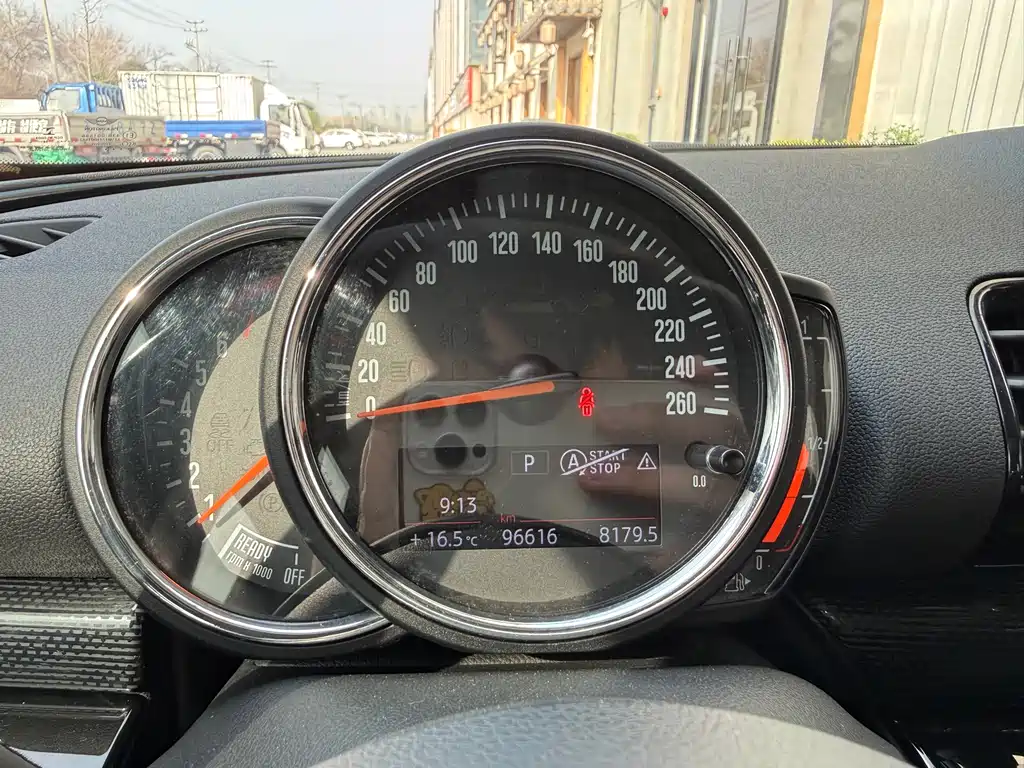 MINI Clubman 2016 — фото 12