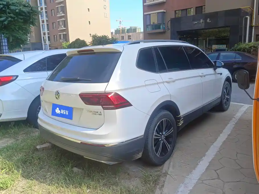 Volkswagen Tiguan L 2017 — фото 3