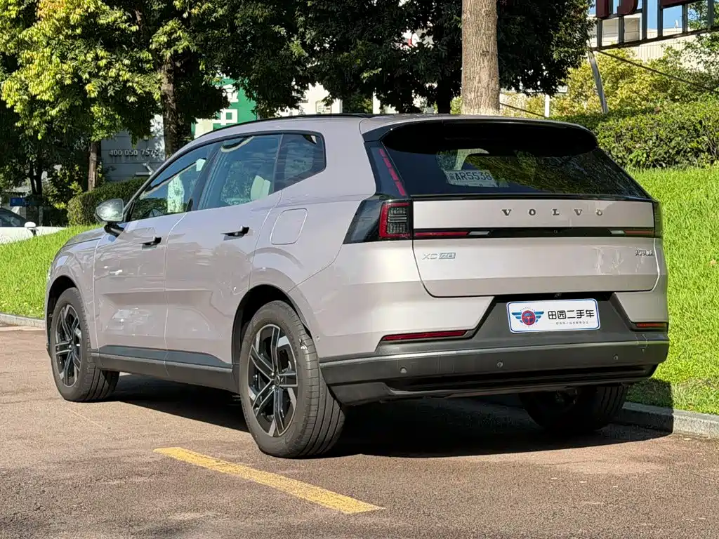 Volvo XC70 Plug-In Hybrid 2025 — фото 4