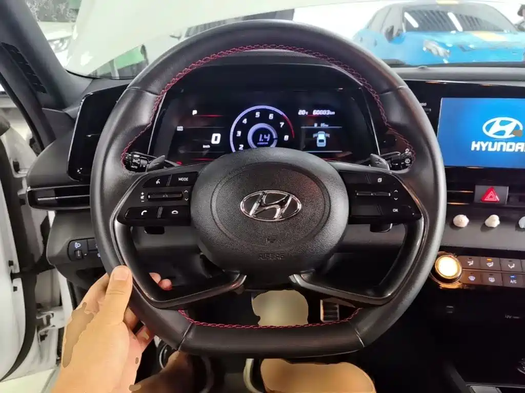 Hyundai Elantra 2023 — фото 11
