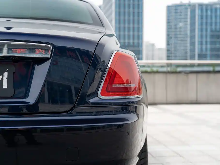 Rolls-Royce Ghost 2019 — фото 17
