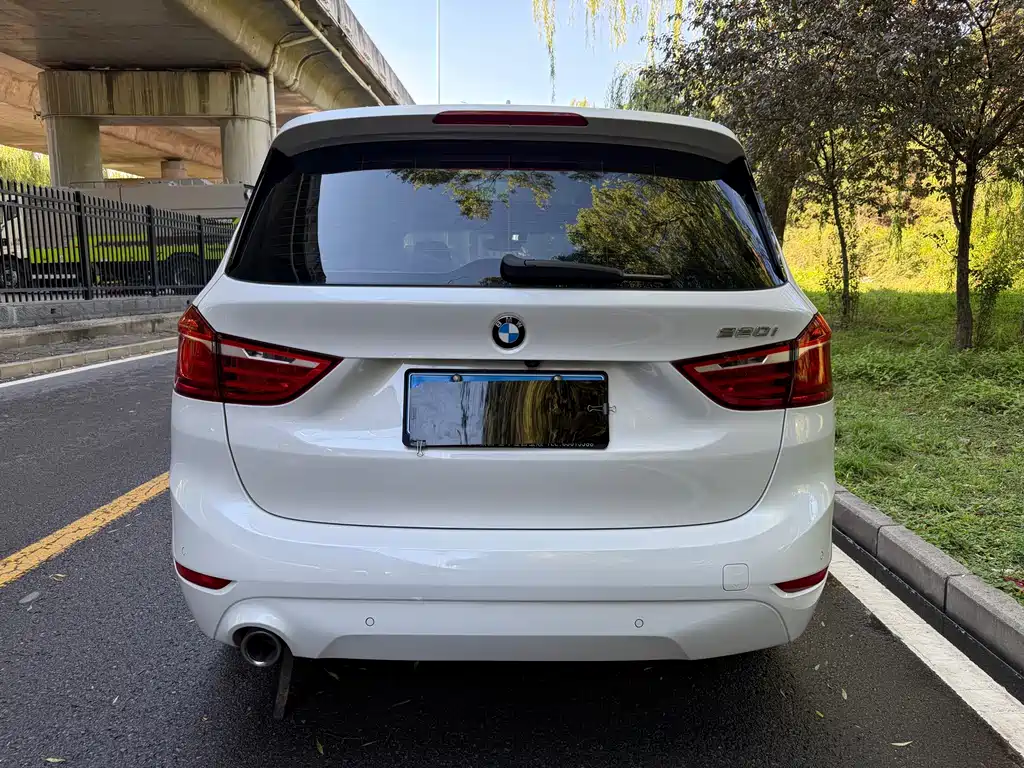 BMW 2 Series Wagon 2019 — фото 2