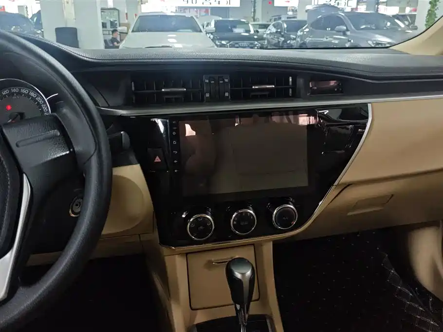 Toyota Corolla 2017 — фото 13