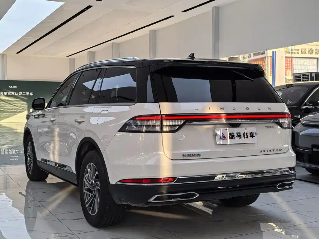 Lincoln Aviator 2023 — фото 14