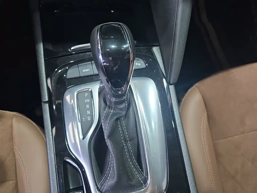 Buick Regal 2020 — фото 10