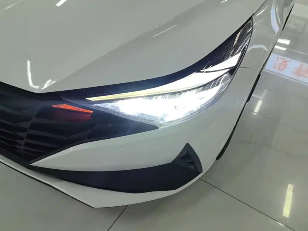 Hyundai Elantra 2023 — фото 24