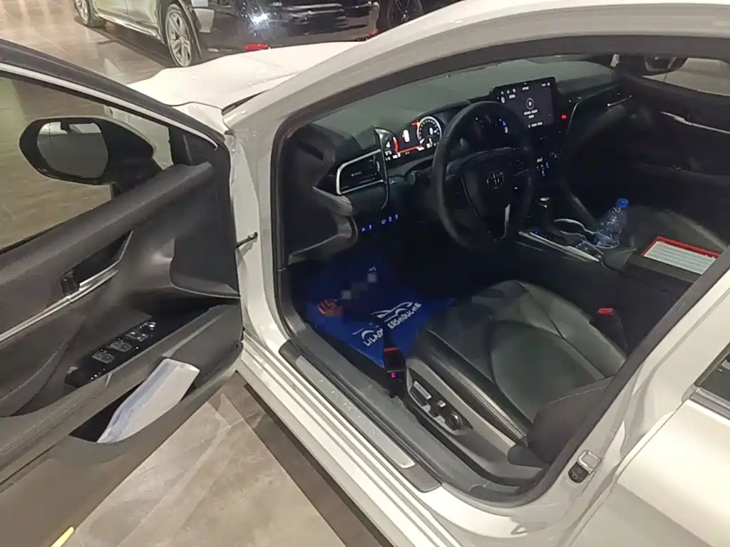 Toyota Camry 2023 — фото 16
