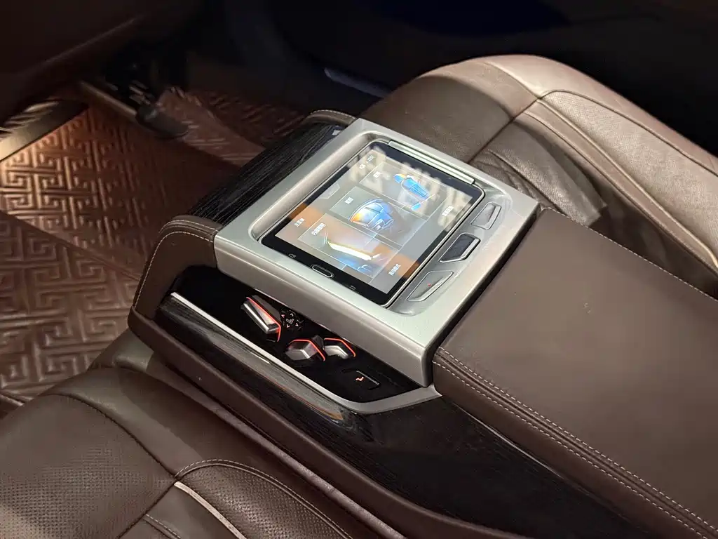 BMW 7 Series 2018 — фото 10