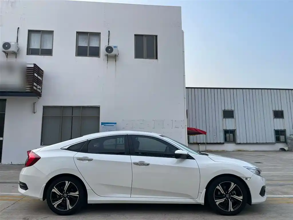 Honda Civic 2016 — фото 10
