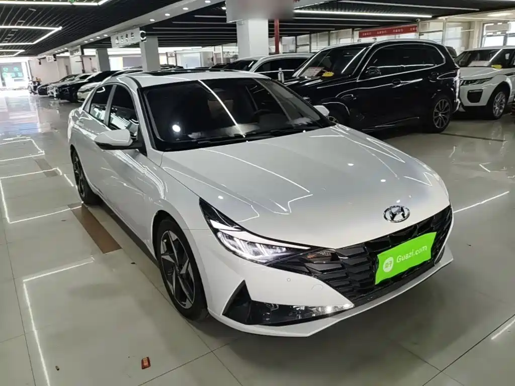 Hyundai Elantra 2023 — фото 4
