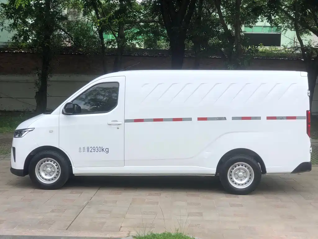 Wuling Yangguang 2024