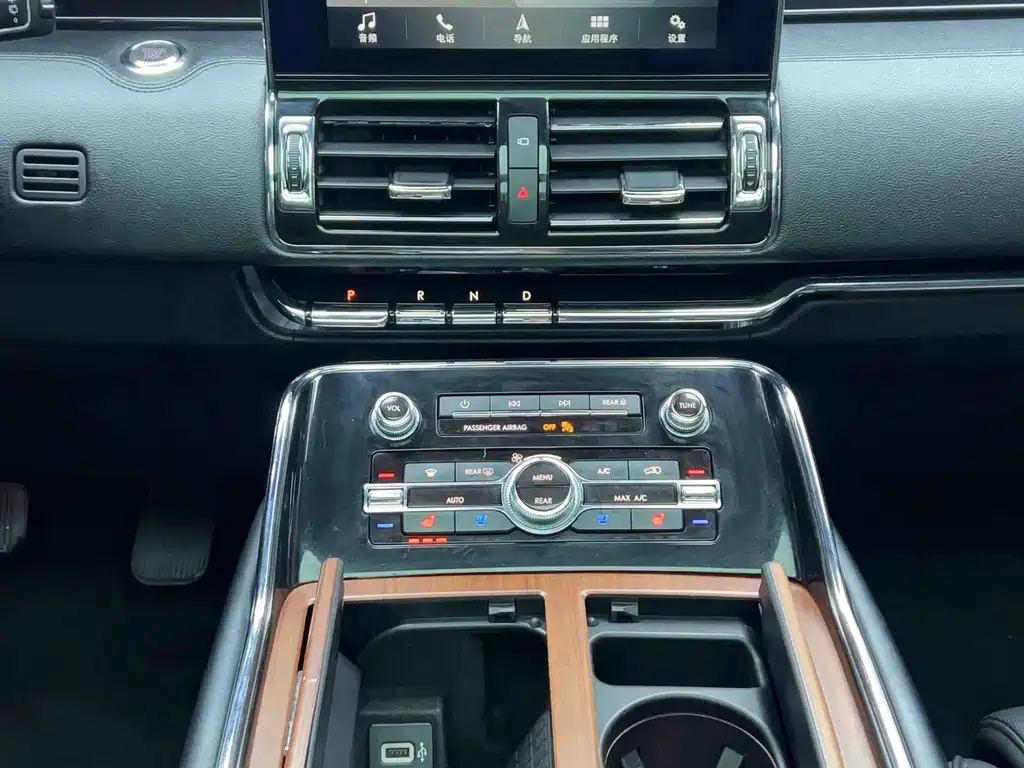 Lincoln Navigator 2018 — фото 13