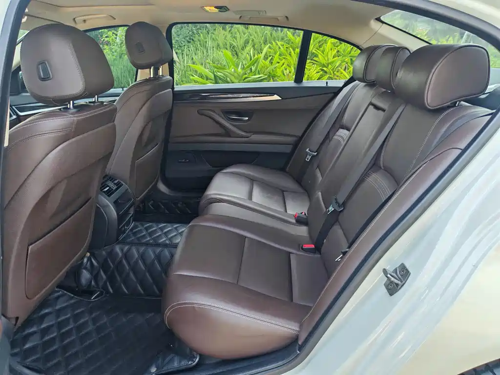 BMW 5 Series 2015 — фото 9