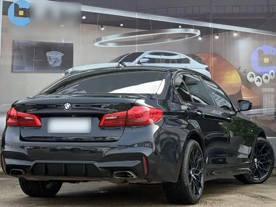 BMW 5 Series 2018 — фото 17