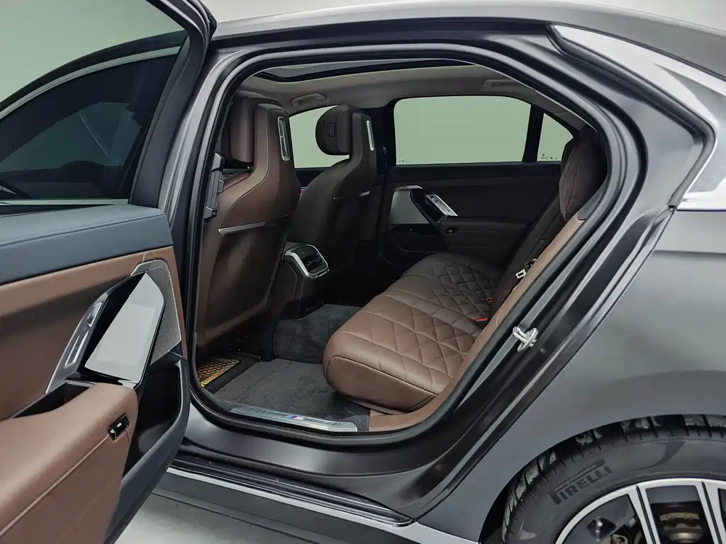 BMW i7 2023 — фото 17