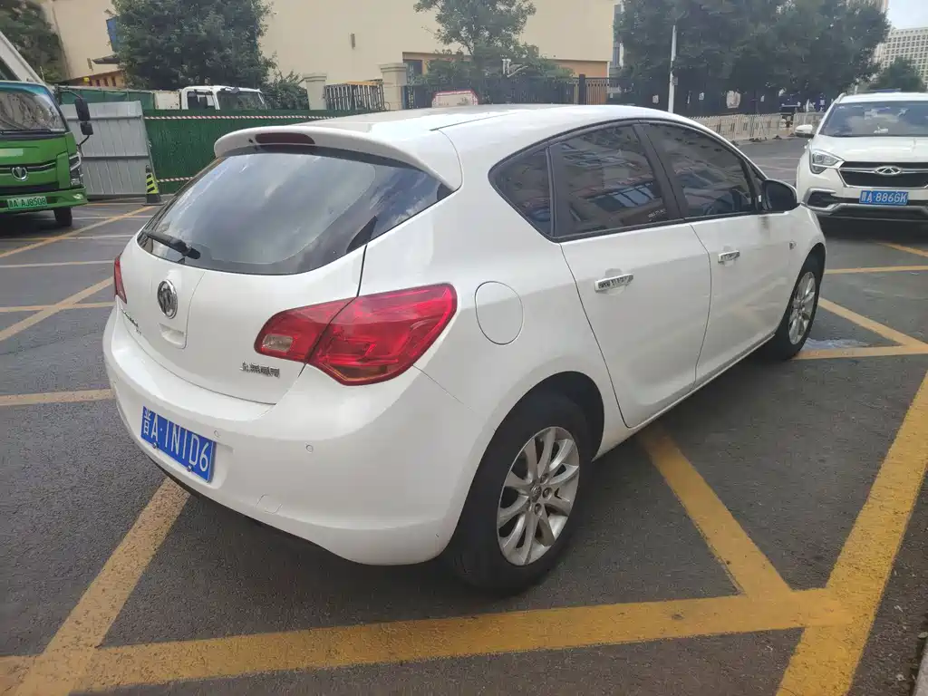 Buick Excelle 2012