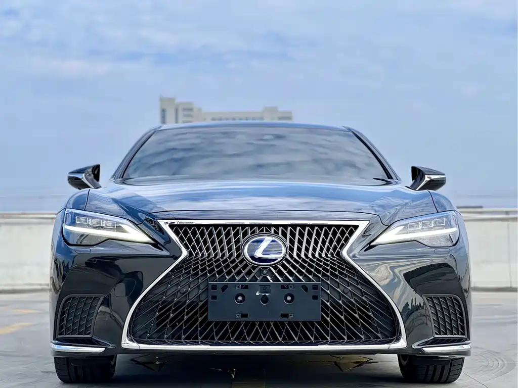 Lexus LS 2021