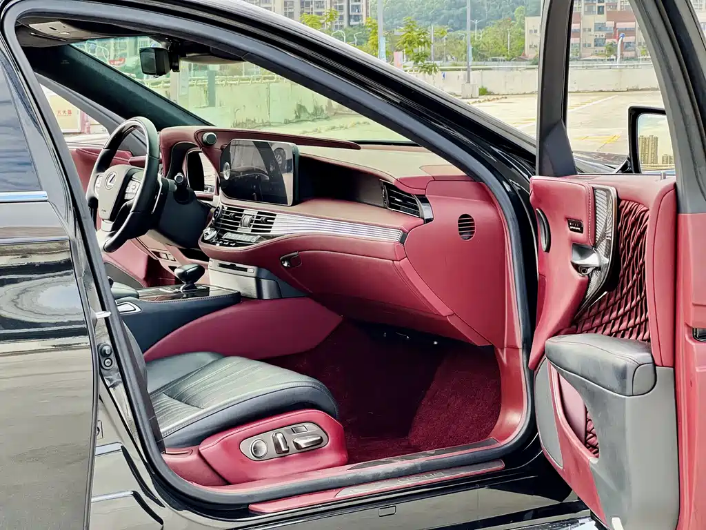 Lexus LS 2021