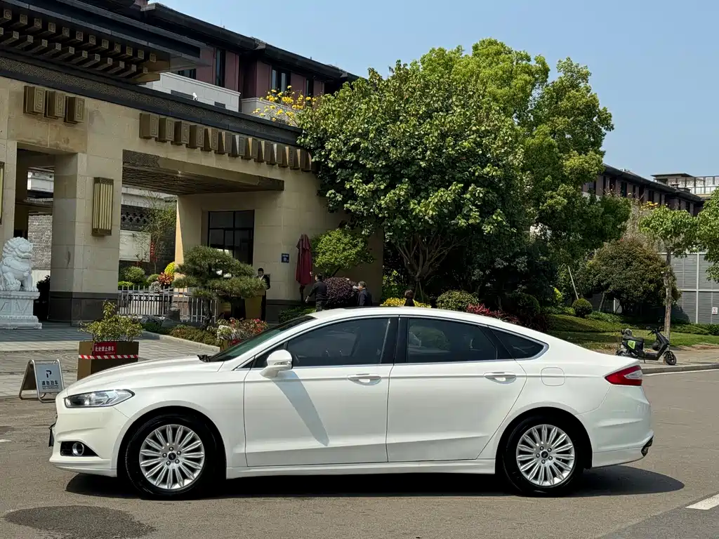 Ford Mondeo 2016 — фото 13