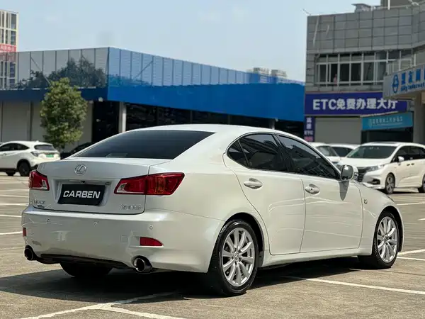 Lexus IS 2010